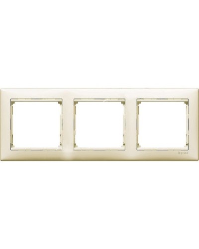 Рамка Valena 3 поста LEGRAND 774353 в Нальчике Аксессуары для кабель-канала Pintop.ru